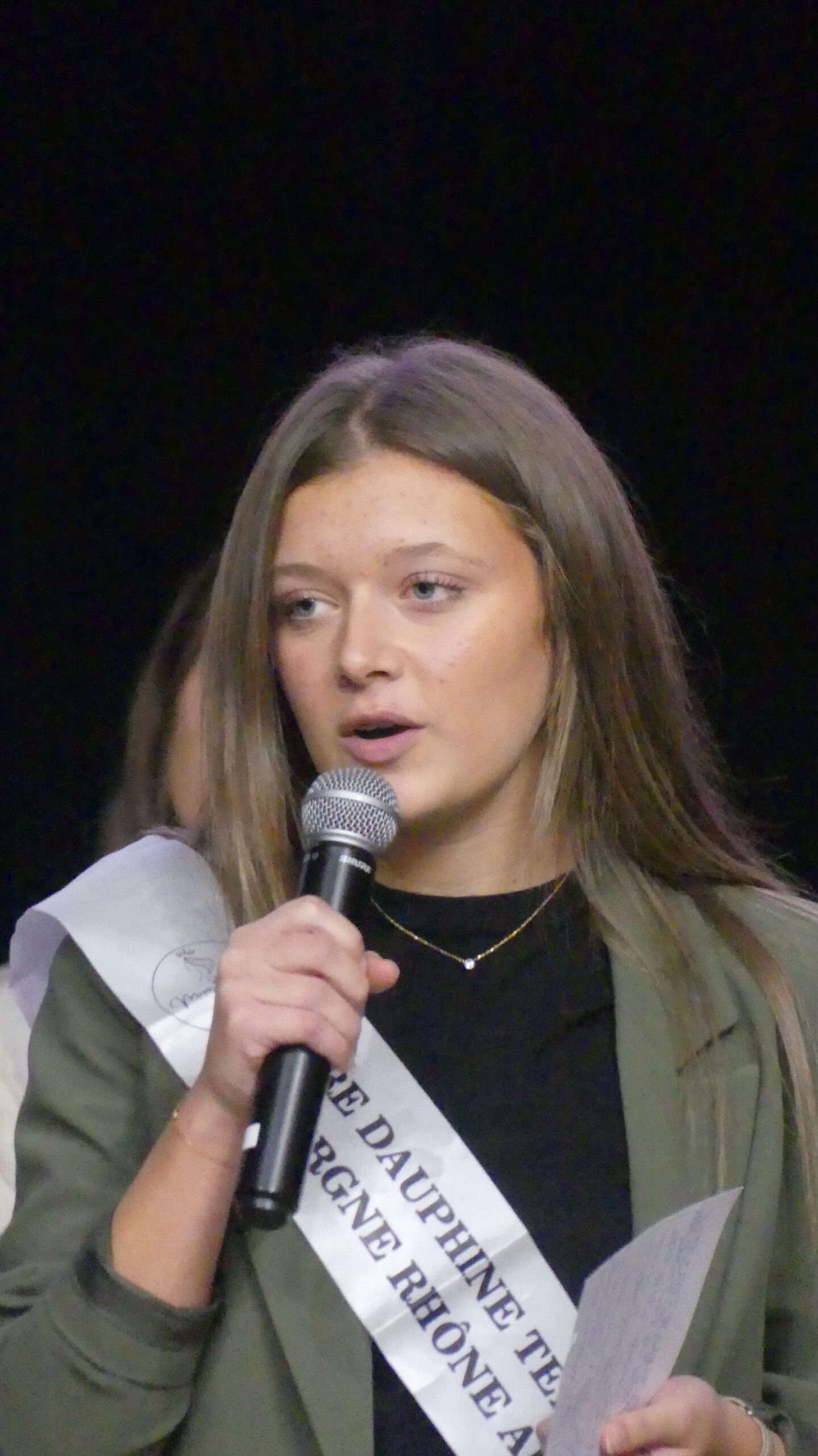 Luna, 1ʳᵉ Dauphine Teen Auvergne Rhône-Alpes 2025, parle de la confiance en soi selon sa propre expérience.