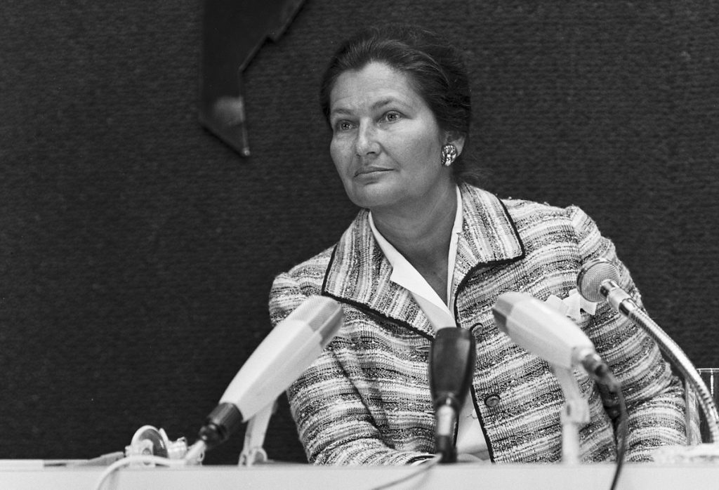 Photo de Simone Veil, trouver sur : https://www.touteleurope.eu/histoire/simone-veil-symbole-d-une-memoire-europeenne/