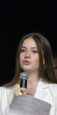 Julia, 1ʳᵉ Miss Teen Auvergne Rhône-Alpes 2025, parle de la confiance en soi selon sa propre expérience.