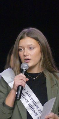 Luna, 1ʳᵉ Dauphine Teen Auvergne Rhône-Alpes 2025, parle de la confiance en soi selon sa propre expérience.